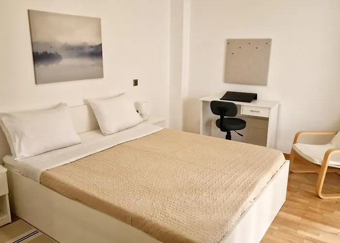 Colourful Apartment In The Heart Of Athens